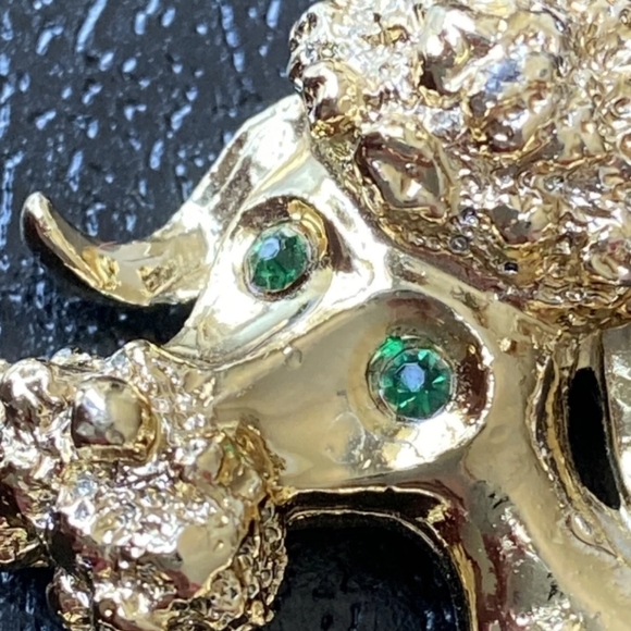 VINTAGE 1950's Gold Playful Green Eyed Poodle Brooch Pin By Gerry - Picture 2 of 12